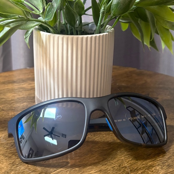 Revo Polaris Polarized Sunglasses - Picture 2 of 8